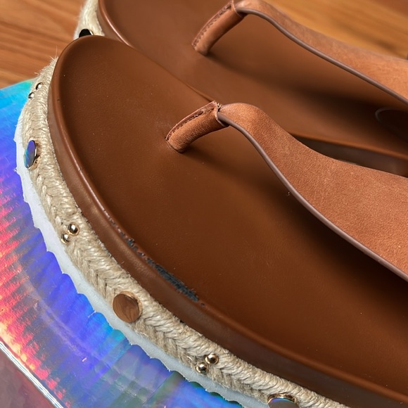 Vince Camuto Aeronta Flat Sandal Size 9 1/2 Color Warm Brick - Picture 8 of 8